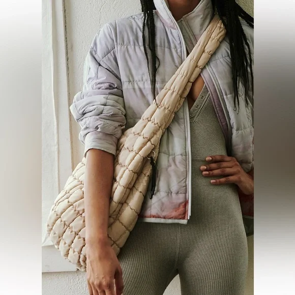 Free People Movement Quilted Carryall Tote Cream Hobo Bag Gym Travel NWT - Picture 5 of 7